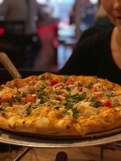 Transfer pizza milwaukee - The Katalina is one of Transfer’s greatest hits, because of its simple structure: Garlic cream sauce, thinly sliced Genoa salami, shredded mozzarella and tender artichoke hearts seal the deal ...